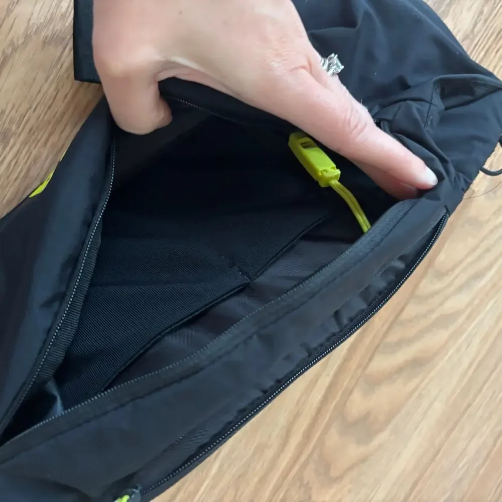 NWT Hoka Hip Pack 2.5L Black Hiking Belt Bag Fanny Bag Running